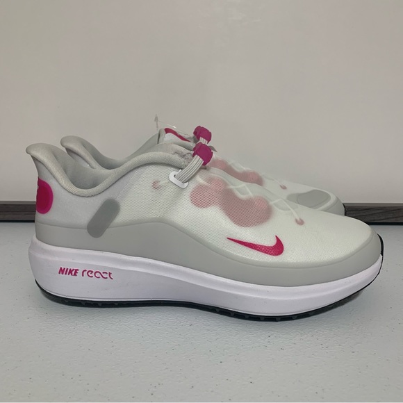 【半額以下】ナイキ　レディース　REACT ACE TOUR 22.5 新品 NIKE GOLF React Ace Tour 女性用ゴルフシューズ ピンクカラー